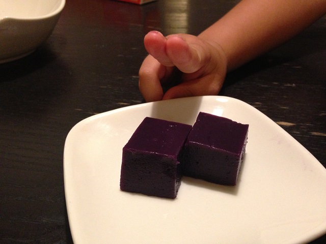 紫芋の芋ようかんの画像